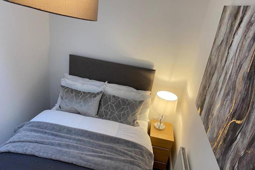 Alicia Newport By Mia Living 2 Bedroom Apartment With Dedicated Parking Exterior foto